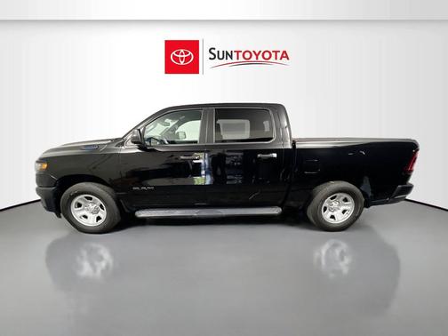 Diamond Black Crystal Pearlcoat 2025 RAM 1500 Tradesman