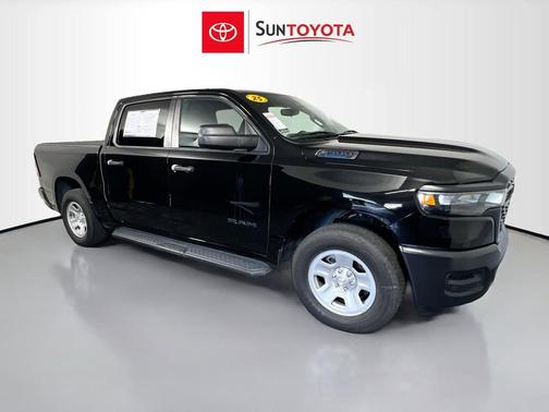Diamond Black Crystal Pearlcoat 2025 RAM 1500 Tradesman