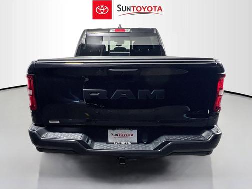 Diamond Black Crystal Pearlcoat 2025 RAM 1500 Tradesman