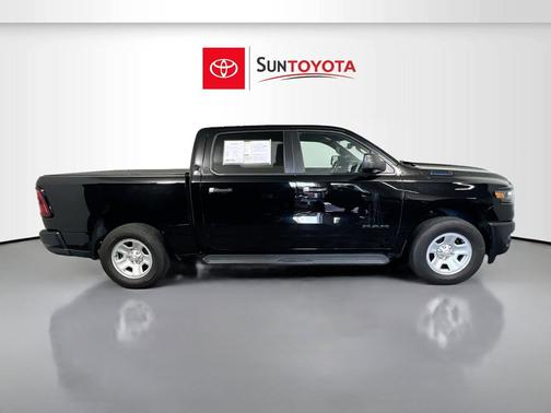 Diamond Black Crystal Pearlcoat 2025 RAM 1500 Tradesman