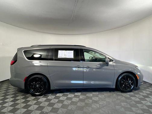 Ceramic Gray Clearcoat 2022 Chrysler Pacifica Touring L