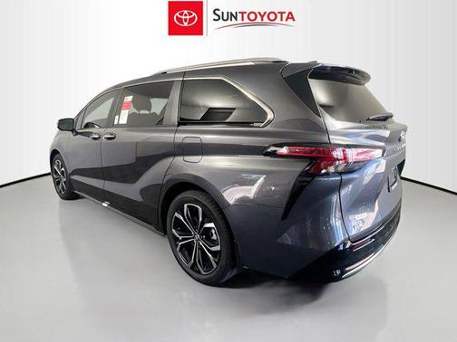 2025 Toyota Sienna Platinum 7 Passenger