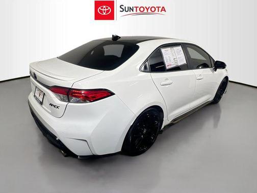 Super White w/Black Sand Pearl Roof 2021 Toyota Corolla SE