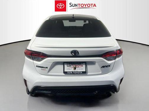 Super White w/Black Sand Pearl Roof 2021 Toyota Corolla SE