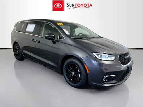 Granite Crystal Metallic Clearcoat 2023 Chrysler Pacifica Touring L