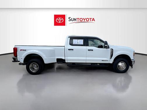 Oxford White 2025 Ford F-350 XLT
