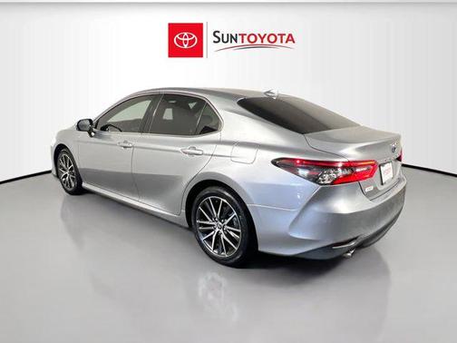 2022 Toyota Camry Hybrid XLE