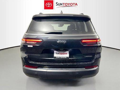 Diamond Black Crystal Pearlcoat 2023 Jeep Grand Cherokee L Laredo