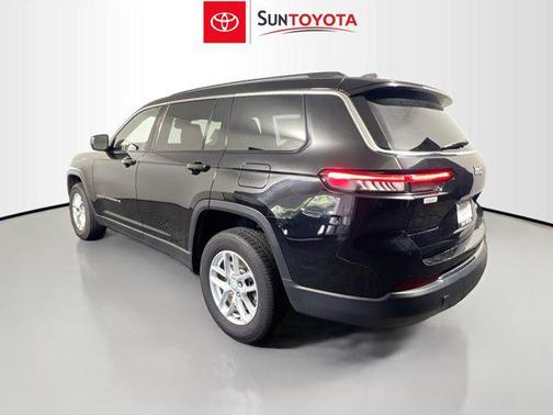 Diamond Black Crystal Pearlcoat 2023 Jeep Grand Cherokee L Laredo