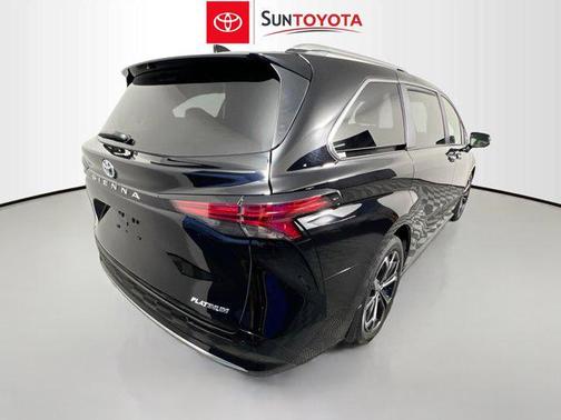 2025 Toyota Sienna Platinum 7 Passenger