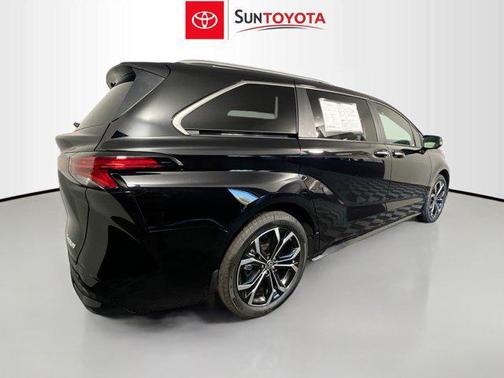 2025 Toyota Sienna Platinum 7 Passenger