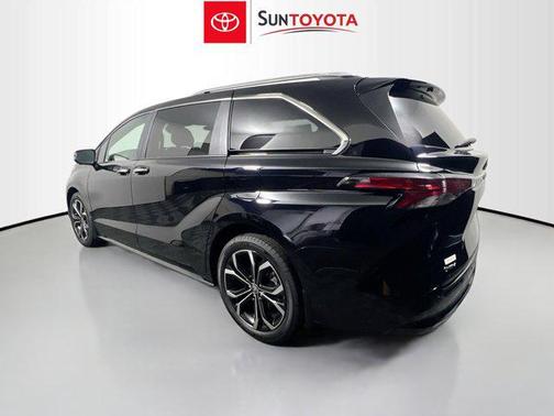 2025 Toyota Sienna Platinum 7 Passenger