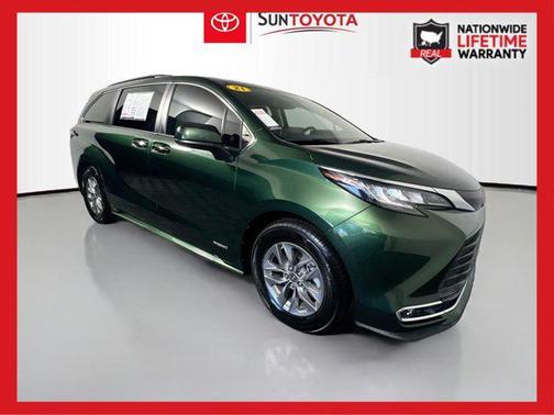 2021 Toyota Sienna XLE 8 Passenger