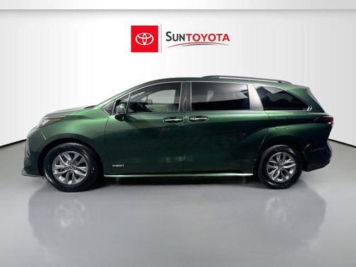 2021 Toyota Sienna XLE 8 Passenger