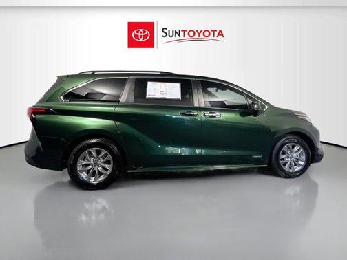 2021 Toyota Sienna XLE 8 Passenger