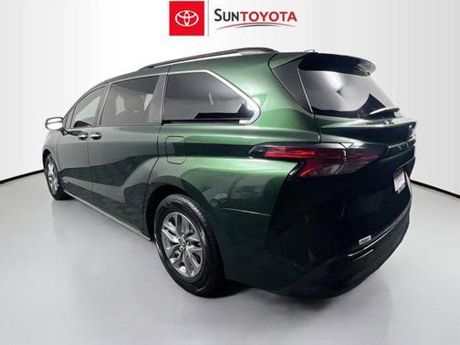2021 Toyota Sienna XLE 8 Passenger