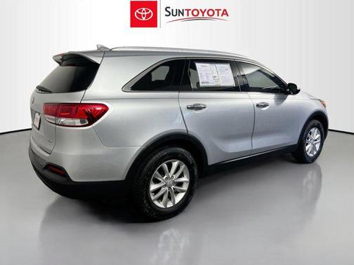 Sparkling Silver 2018 Kia Sorento LX