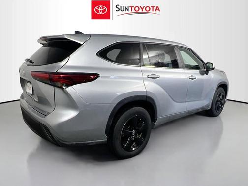 Celestial Silver Metallic 2023 Toyota Highlander LE