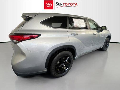 Celestial Silver Metallic 2023 Toyota Highlander LE