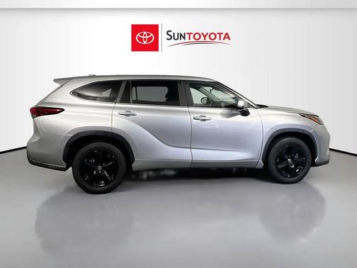 Celestial Silver Metallic 2023 Toyota Highlander LE