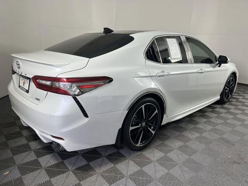 Wind Chill Pearl 2018 Toyota Camry XSE