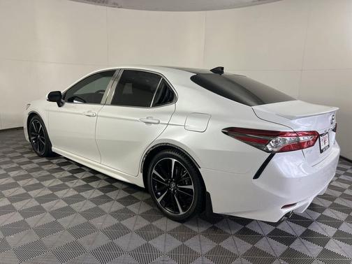 Wind Chill Pearl 2018 Toyota Camry XSE