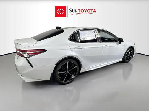 Wind Chill Pearl 2018 Toyota Camry XSE