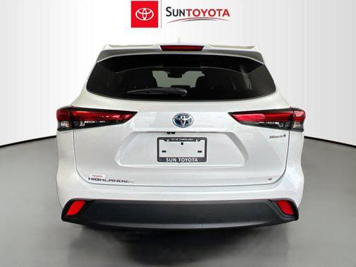 2022 Toyota Highlander Hybrid Bronze Edition