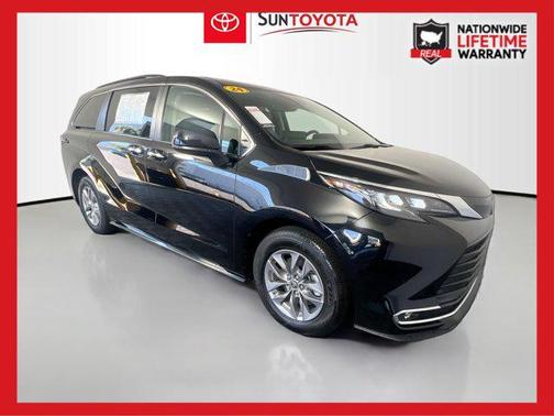 2024 Toyota Sienna XLE 8 Passenger