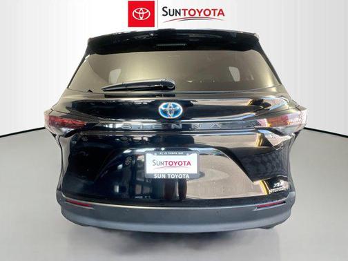 2024 Toyota Sienna XLE 8 Passenger