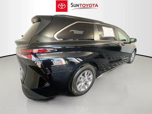 2024 Toyota Sienna XLE 8 Passenger