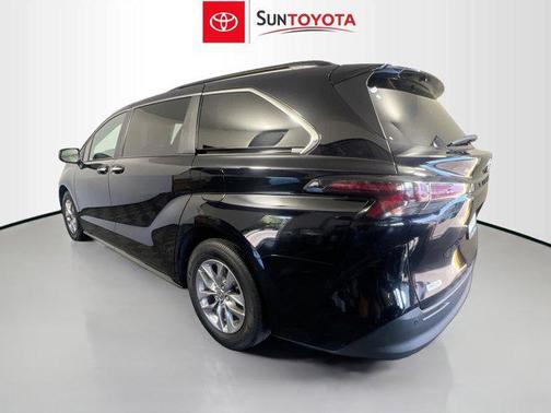 2024 Toyota Sienna XLE 8 Passenger