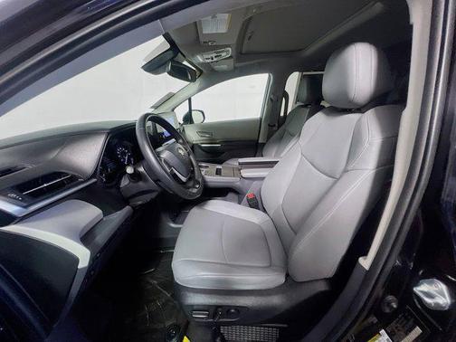 2024 Toyota Sienna XLE 8 Passenger