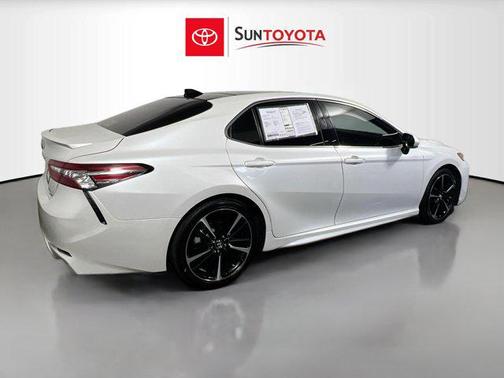 Wind Chill Pearl 2019 Toyota Camry XSE