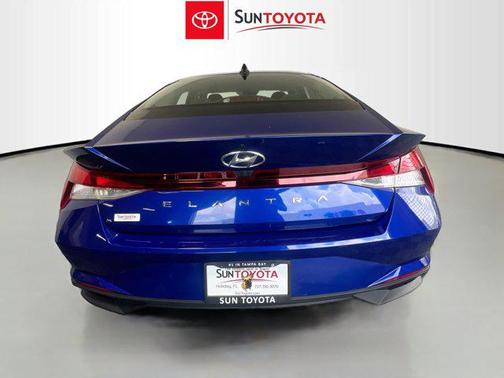 2023 Hyundai ELANTRA SE