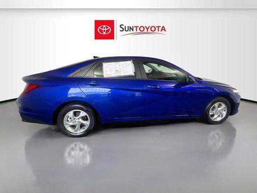 2023 Hyundai ELANTRA SE