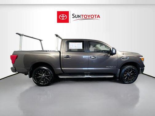 2017 Nissan Titan SV