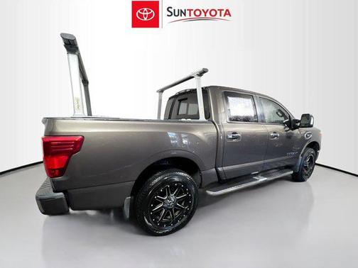 2017 Nissan Titan SV