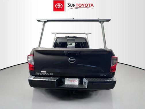 2017 Nissan Titan SV