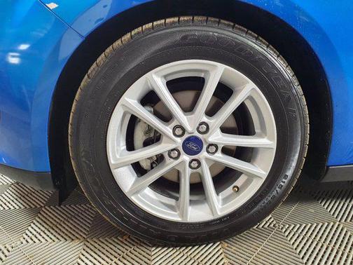 BLUE CANDY TINTED CLEARCOAT 2017 Ford Focus SE