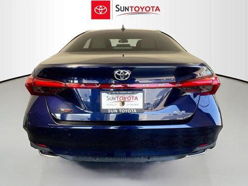 2022 Toyota Avalon XLE