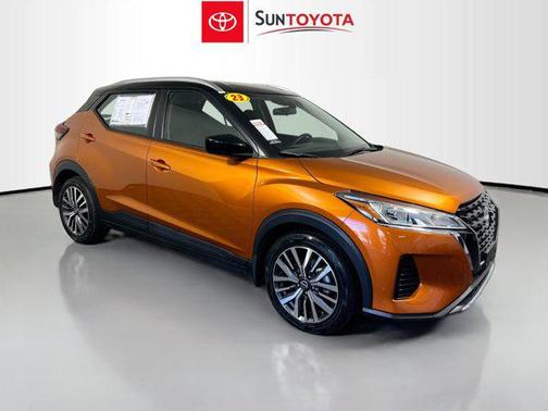 Monarch Orange Metallic/Super Black 2023 Nissan Kicks SV