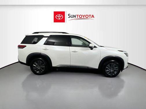 Pearl White Tricoat 2024 Nissan Pathfinder SV FWD
