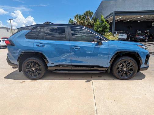 2022 Toyota RAV4 Hybrid SE