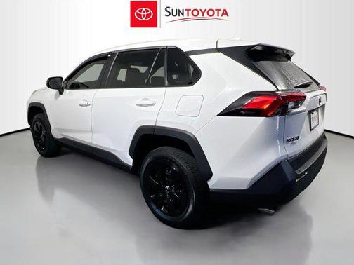 Ice Cap 2024 Toyota RAV4 LE