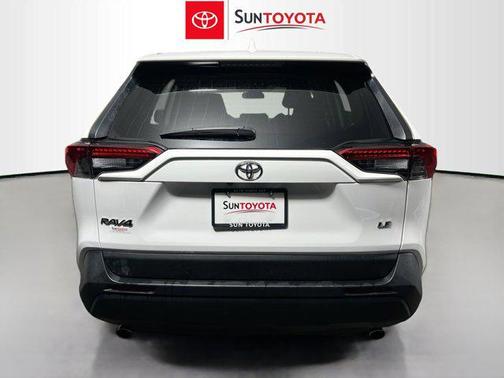 Ice Cap 2024 Toyota RAV4 LE