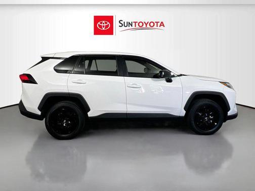 Ice Cap 2024 Toyota RAV4 LE