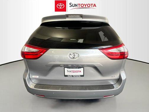 2018 Toyota Sienna XLE