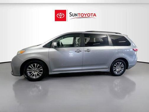 2018 Toyota Sienna XLE