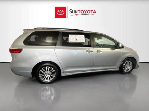 2018 Toyota Sienna XLE